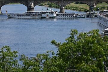 Dresden: Hitze lässt Elbe schrumpfen: Fast alle Schiffsausfahrten fallen aus