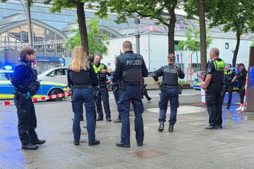 Mann durch Messerangriff im Nacken verletzt: Täter flüchtig
