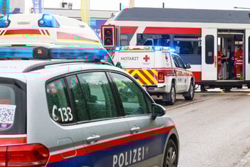 Tödlicher Unfall in Österreich: Kleiner Junge (†6) von Bahn erfasst, Familie muss alles mit ansehen