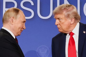 Russia freezes Ukraine peace process as Trump threatens to "come down very strong" on Putin