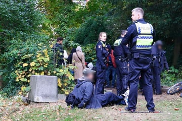 Junkies sorgen für Großeinsatz auf Friedhof