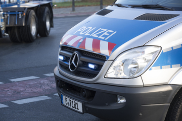 Berlin: Geldtransporter mit Waffe überfallen: Räuber flüchten mit Kassetten