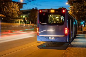 München: Schock in Münchner Linienbus: Fahrgast hört Knall und entdeckt Einschussloch!