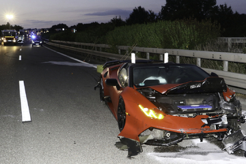 Unfall A81: Lamborghini-Fahrer setzt Luxuskarosse an Leitplanke: Riesiger Sachschaden!