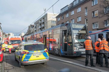 Rentner (79) kämpft nach Straßenbahn-Unfall in Köln ums Überleben!