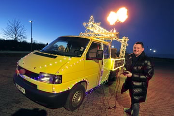 Weihnachtsmobil wieder im Erzgebirge unterwegs: Diesmal mit Flammenwerfer