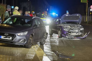 VW-Fahrerin kracht im Suff gegen geparktes Auto: Polizei kassiert Führerschein ein