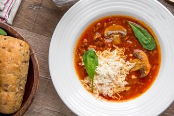 Recipe for pizza soup: An absolute hit at any party
