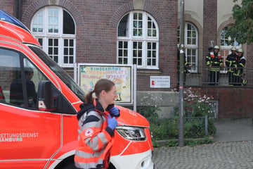 Hamburg: Flammen in Hamburger Kita! Feuerwehr im Einsatz
