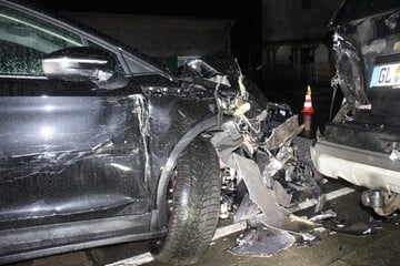 Autofahrer rammt Wagen im Vorbeifahren aus "unersichtlichem Grund": Dann wird klar, was los ist