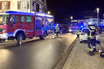 Bewohner rettet sich durch Fenstersprung: Drei Verletzte bei Wohnhausbrand!