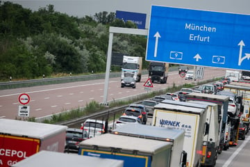 Unfall A9: Transporter mit einem leeren Tank sorgt Chaos auf der A9