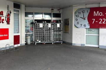 Millionenschaden nach Brand: Wohnungen und Rewe-Markt ohne Strom