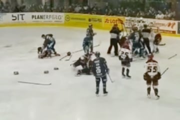 Spielabbruch und 226 Strafminuten: Völlige Eskalation bei Massenschlägerei in deutschem Eishockey-Stadion