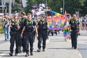 Nach CSD-Demo: Queerfeindlicher Angriff auf St. Pauli, Täter verfolgen Frau