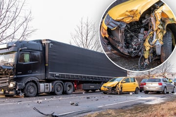 Crash im Erzgebirge: BMW-Fahrer löst Domino-Unfall auf Bundesstraße aus