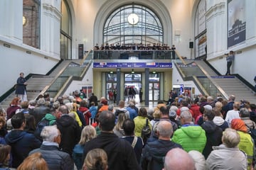 Dresden: Wenn der Kreuzchor die Bahnhofshalle füllt