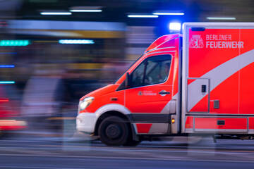 Fußgänger in Charlottenburg von Auto angefahren und schwer verletzt