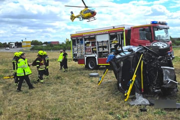 Unfall A9: Auto überschlägt sich auf Abfahrt: Zwei Schwerverletzte bei Unfall auf der A9