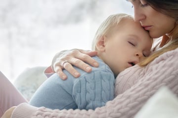 Deshalb bleiben Mütter häufiger zu Hause, wenn die Kinder krank sind