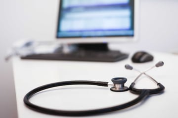 Ärzte und Pflegedienste im Verdacht: Kriminelle haben im Gesundheitswesen leichtes Spiel