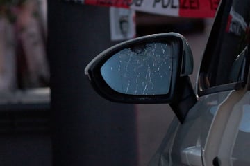 Mitten in der Nacht: Mehrere Schüsse auf abfahrendes Taxi!