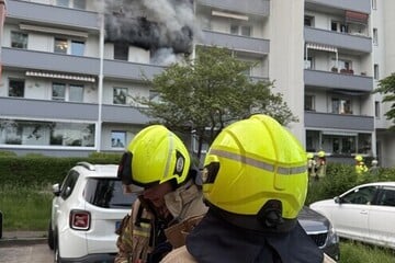 Berlin: Wohnungsbrand in Hellersdorf: Zwei Menschen aus Flammen gerettet