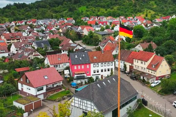 Feuerwehr im Südwesten sorgt mit XXL-Fahnenmast für Rekordverdacht: "Bis wir Weltmeister sind"