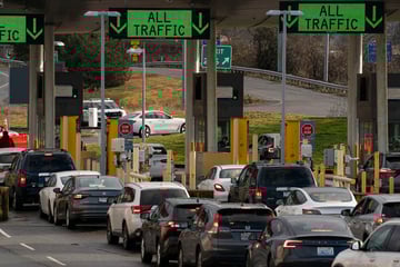 Canadian tourists facing increasingly invasive searches at US border