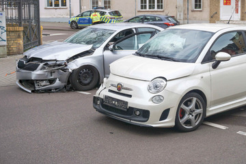 Unfall in Köthen: Fiat und Skoda krachen auf Kreuzung ineinander