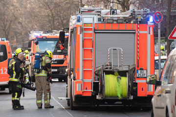 Berlin: Feuerwehreinsatz in Berlin-Mitte: Frau schwer verletzt