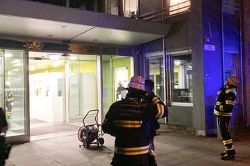 München: Kinderwagen brennt: Ungewöhnliche Aufforderung der Feuerwehr an Bewohner