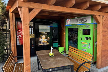 Dreister Speise-Klau! Diebe nehmen 22 Pizzen aus Automaten mit