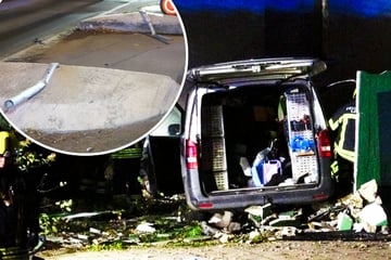 Leipzig: 34-jähriger Raser verliert die Kontrolle und kracht in Hauswand