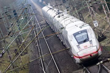 Lokführer bemerkt Kleidung im Gleis: Wichtige ICE-Strecke im Osten muss voll gesperrt werden