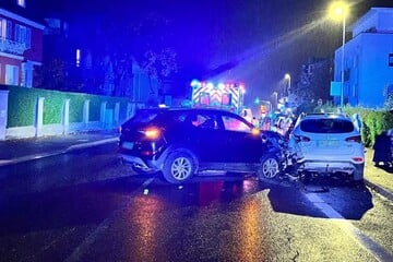 Chaos-Fahrt endet mit Unfall: Suff-Fahrerin bekommt jetzt mächtig Ärger!