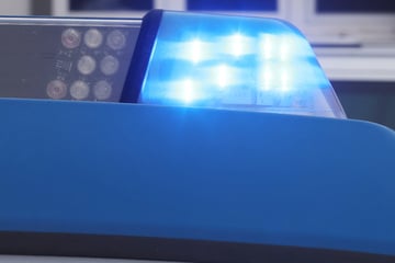 Mann mit Eisenstange geschlagen und ausgeraubt: Polizei sucht Zeugen