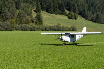 Er wollte sie grüßen: Vater stürzt vor Augen der Tochter in den Tod