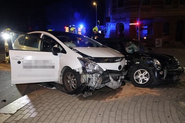 Zwei Verletzte nach Kreuzungscrash in Chemnitz
