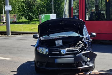 Unfall-Reihe in Leipzig geht weiter: Auto kracht schon wieder in Tram