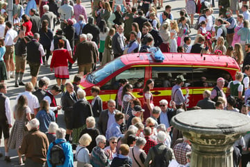 München: Kurioser Wiesn-Einsatz: Feuerwehr muss Handschellen öffnen