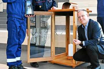 Dresden: Friedenslicht aus Betlehem brennt jetzt im Dresdner Stadtforum