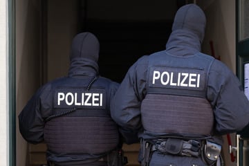 Razzia wegen Kinderpornografie: Polizei durchsucht 24 Wohnungen