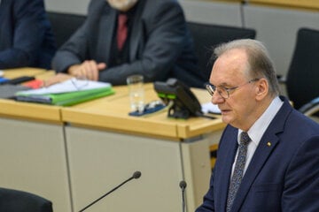 Ministerpräsident Haseloff fordert Aufklärung: "Sind wir Opfern des Anschlags schuldig"