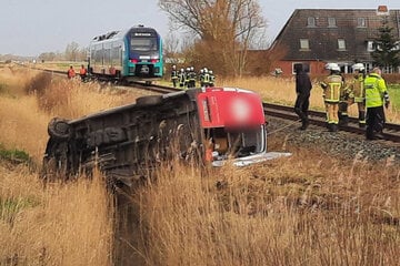 Unfall auf Bahnstrecke: Zugführer kann nicht mehr rechtzeitig bremsen