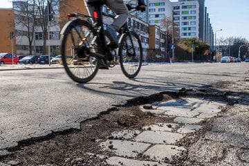 Dresden: Deutliche Spuren nach Frost-Tau-Wetter: Dresdens Straßen sind ein Flickenteppich