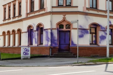 Chemnitz: Linke Farbattacke auf rechtes Schulungszentrum in Chemnitz