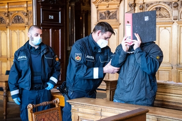 Tränen zu Prozessbeginn: 24-Jähriger soll Ehefrau getötet haben