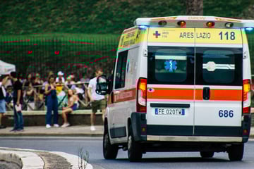 Todesfahrten im Krankenwagen? Fünf Patienten sterben, Fahrer unter Mordverdacht