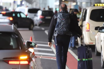 Weihnachtsferien starten mit Staus und vollen Zügen: Hier sollten Urlauber genug Zeit einplanen